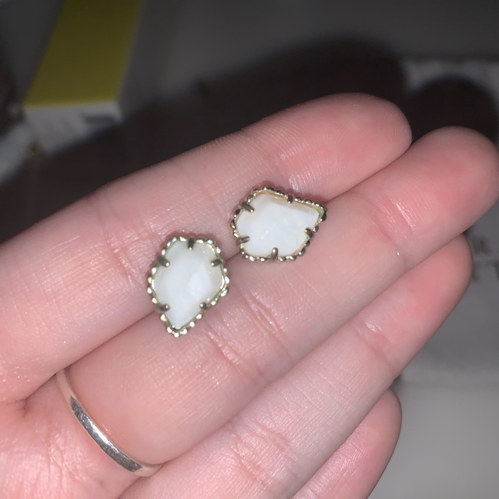 kendra scott earrings!!
